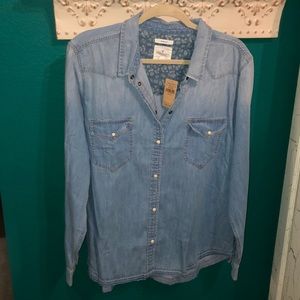 Western style chambray pearl snap